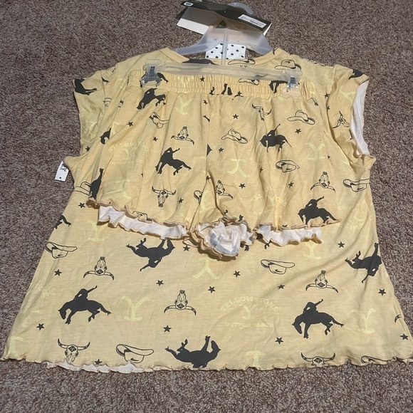 Womens pajama and sock set size xl(16-18) - Picture 2 of 2